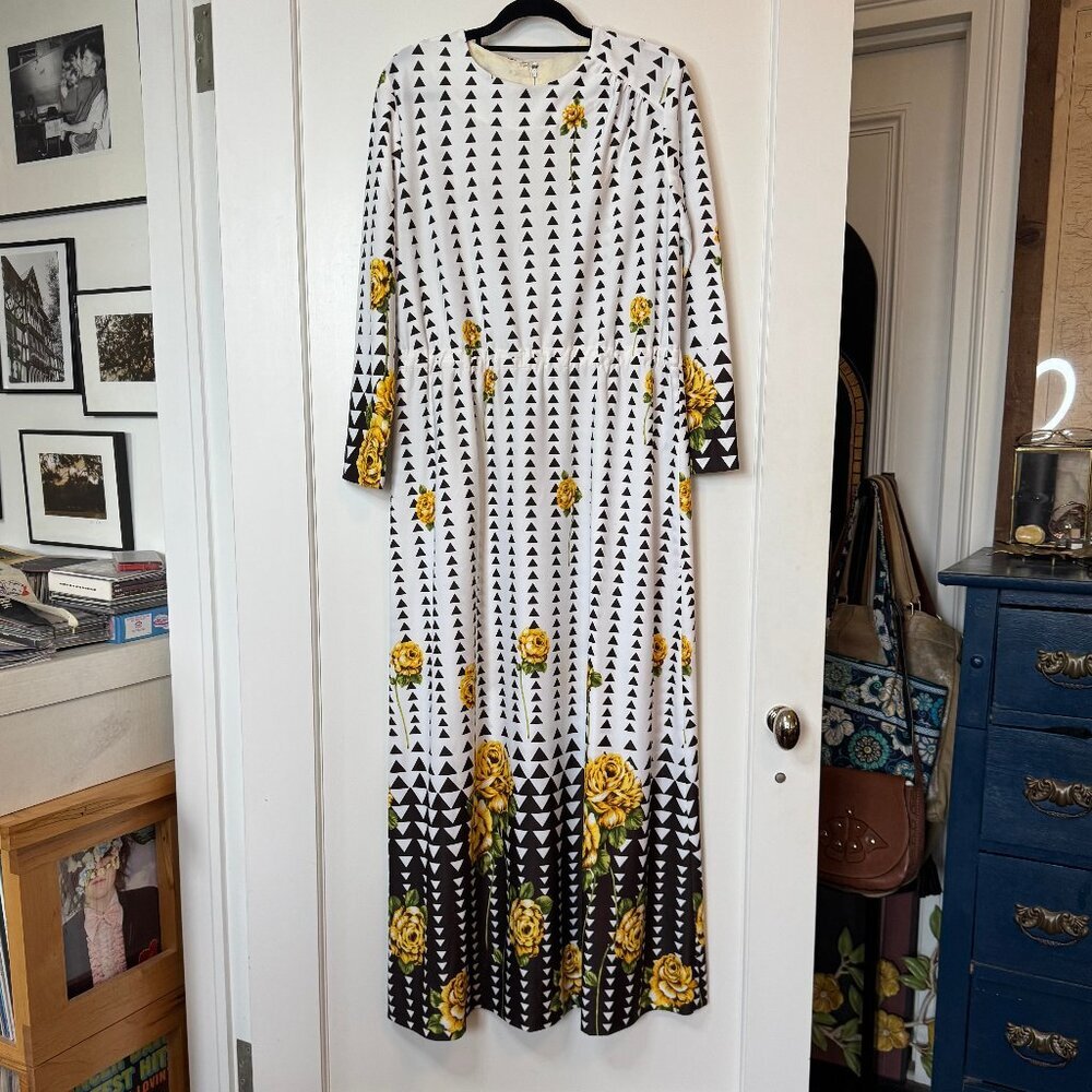 Vintage 70s dress with a rose and triangle print